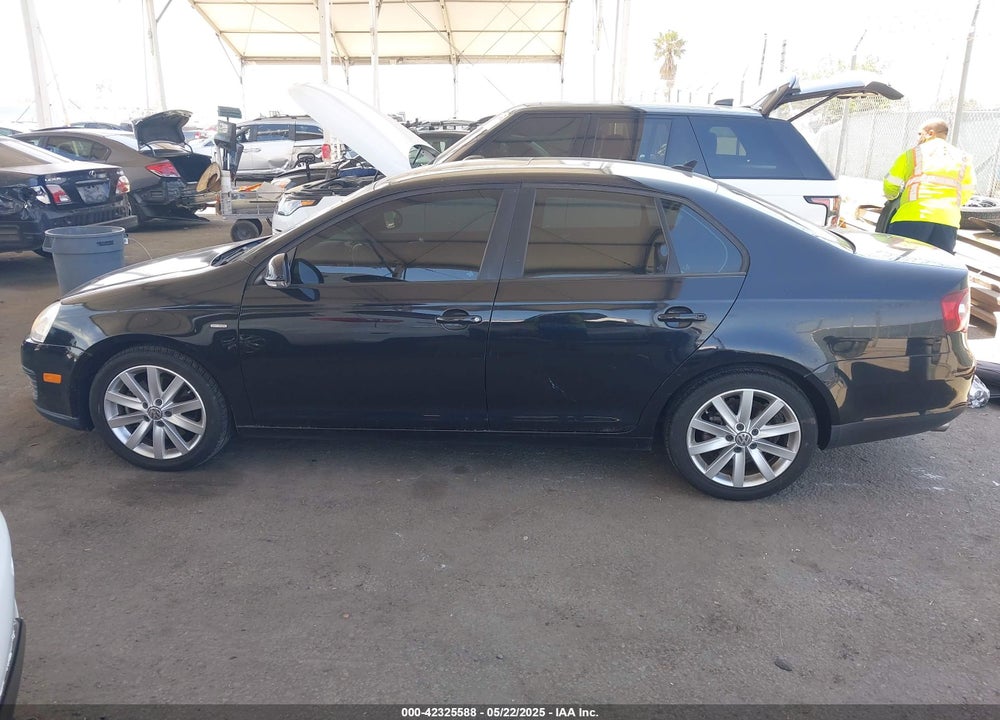 2010 VOLKSWAGEN JETTA VIN: 3VWRA7AJ1AM095491