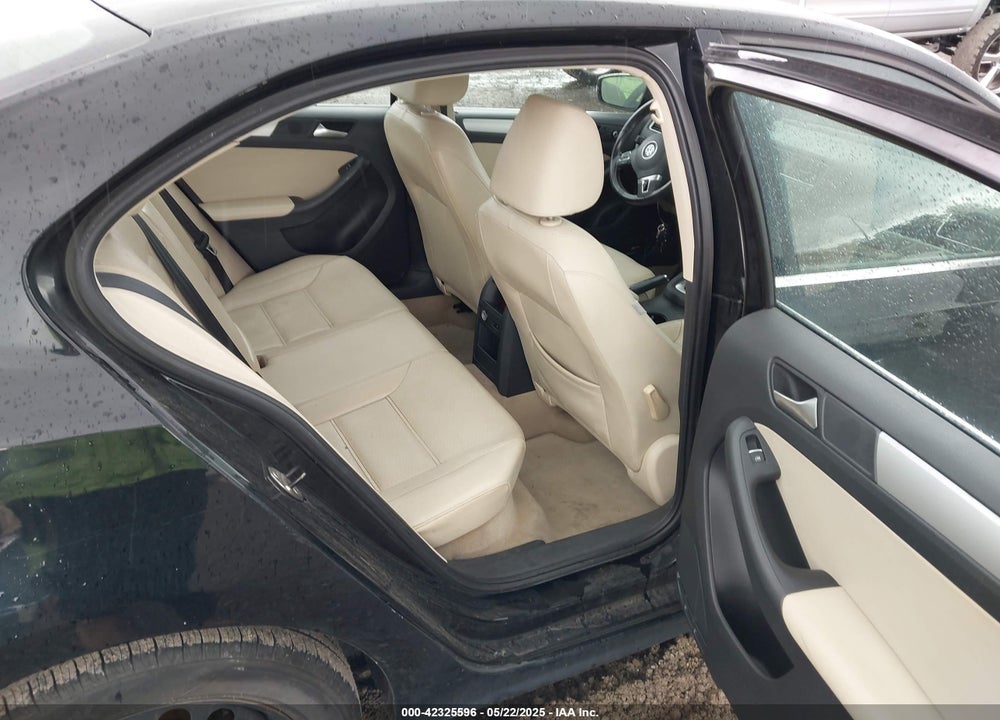 2013 VOLKSWAGEN JETTA VIN: 3VWDP7AJXDM289031