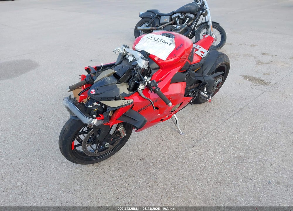 2024 DUCATI PANIGALE V4S VIN: ZDMDAGWWXRB010978