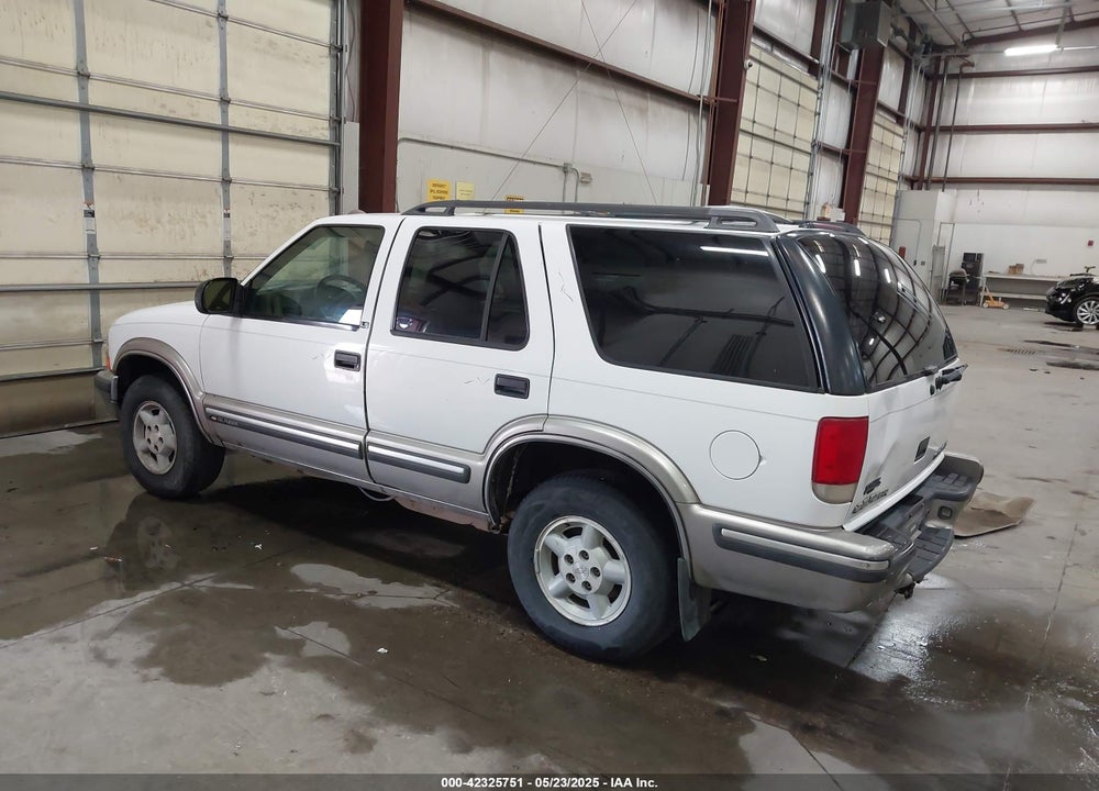 1999 CHEVROLET BLAZER LS VIN: 1GNDT13W2X2105918