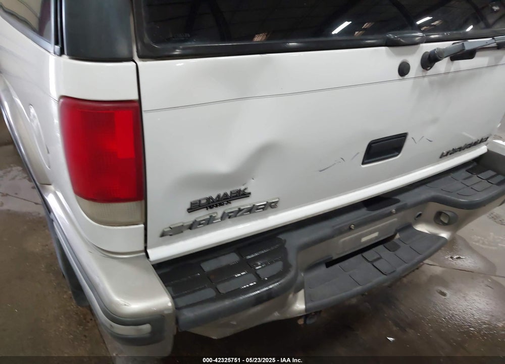 1999 CHEVROLET BLAZER LS VIN: 1GNDT13W2X2105918