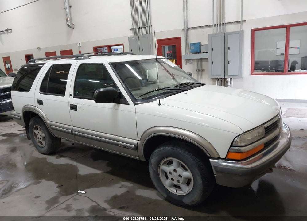 1999 CHEVROLET BLAZER LS VIN: 1GNDT13W2X2105918