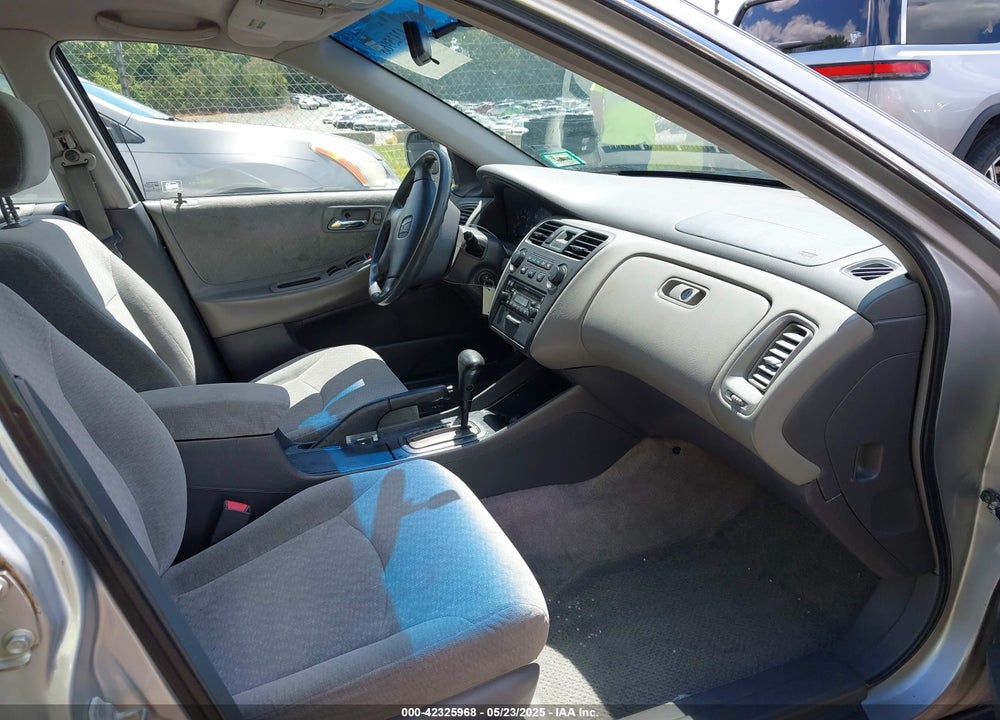 2002 HONDA ACCORD 2.3 LX VIN: 1HGCG66542A074924