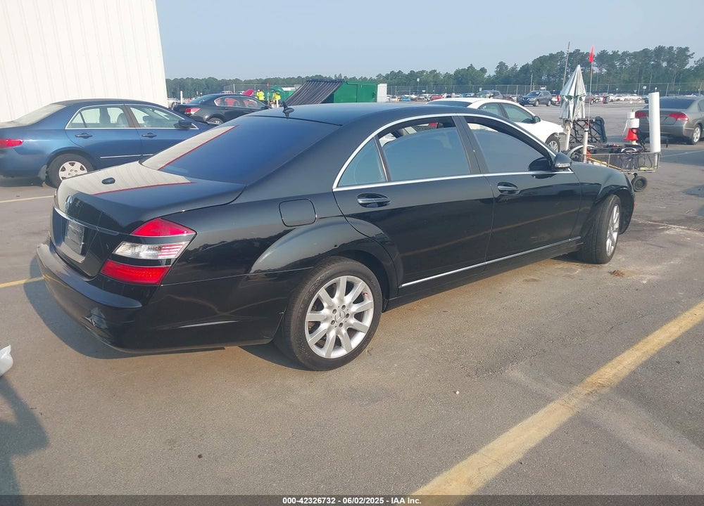 2007 MERCEDES-BENZ S 550 VIN: WDDNG71X27A080384