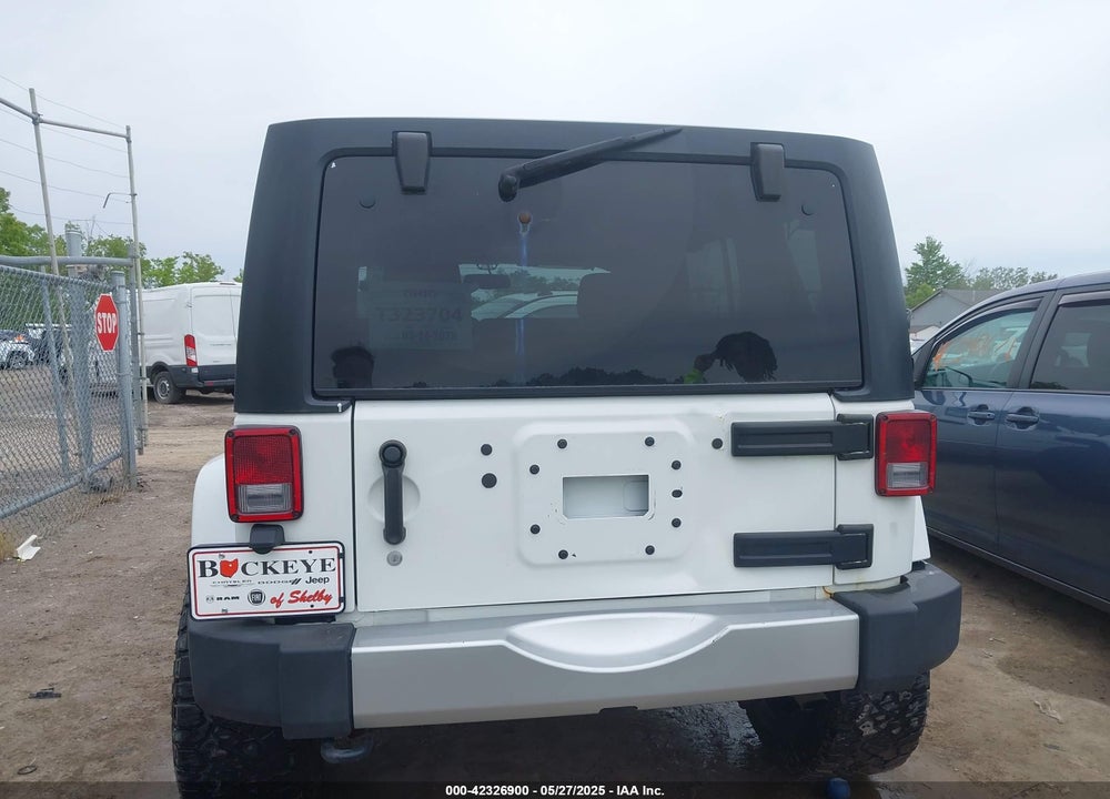 2015 JEEP WRANGLER UNLIMITED SAHARA VIN: 1C4BJWEG1FL506393