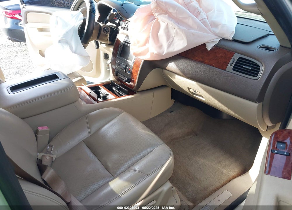 2010 CHEVROLET SUBURBAN VIN: 1GNUCKE00AR176516