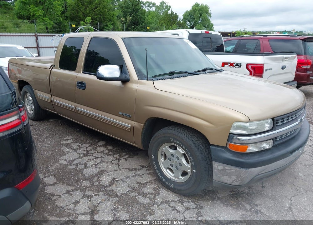 2001 CHEVROLET SILVERADO 1500 LS VIN: 2GCEC19T611185046
