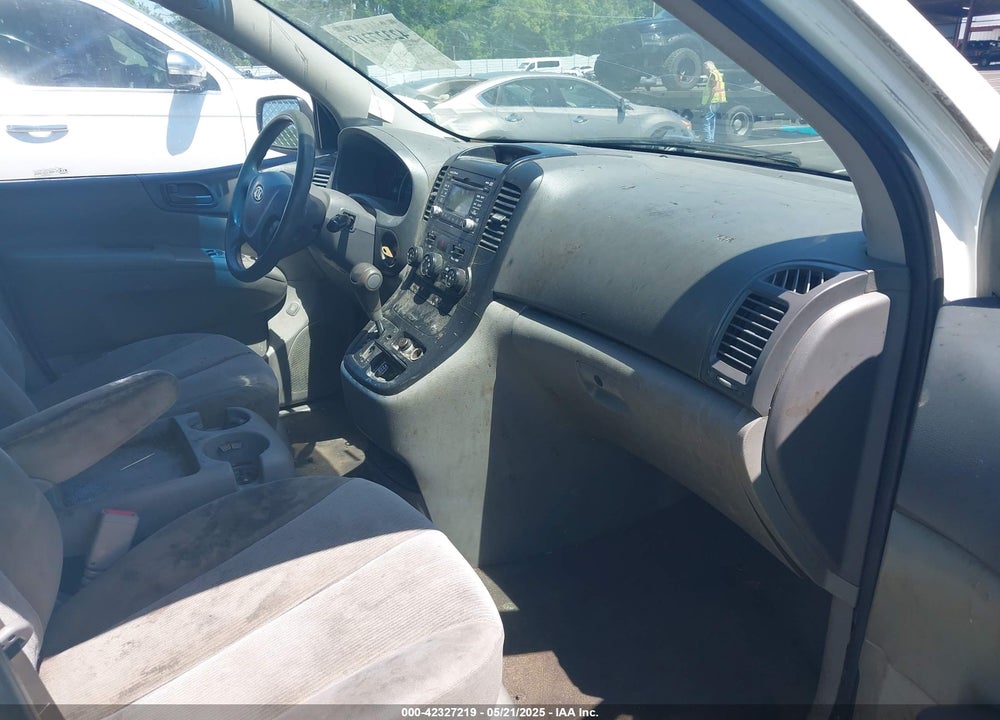 2011 KIA SEDONA VIN: KNDMG4C74B6399055