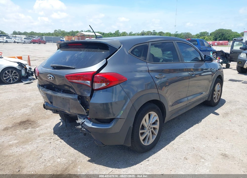 2017 HYUNDAI TUCSON VIN: KM8J23A47HU390032