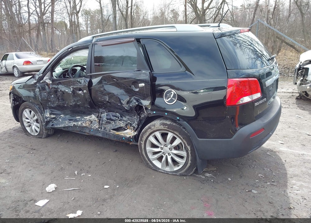 2011 KIA SORENTO VIN: 5XYKTDA28BG069832