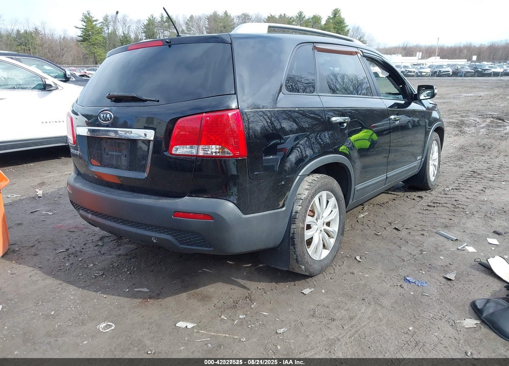2011 KIA SORENTO VIN: 5XYKTDA28BG069832