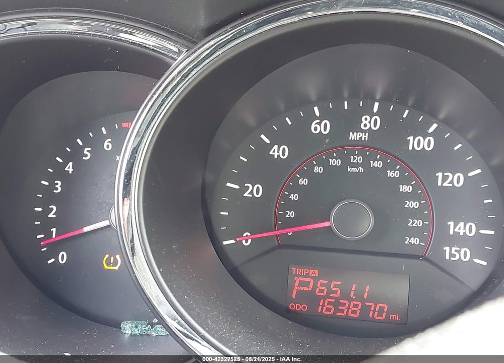 2011 KIA SORENTO VIN: 5XYKTDA28BG069832