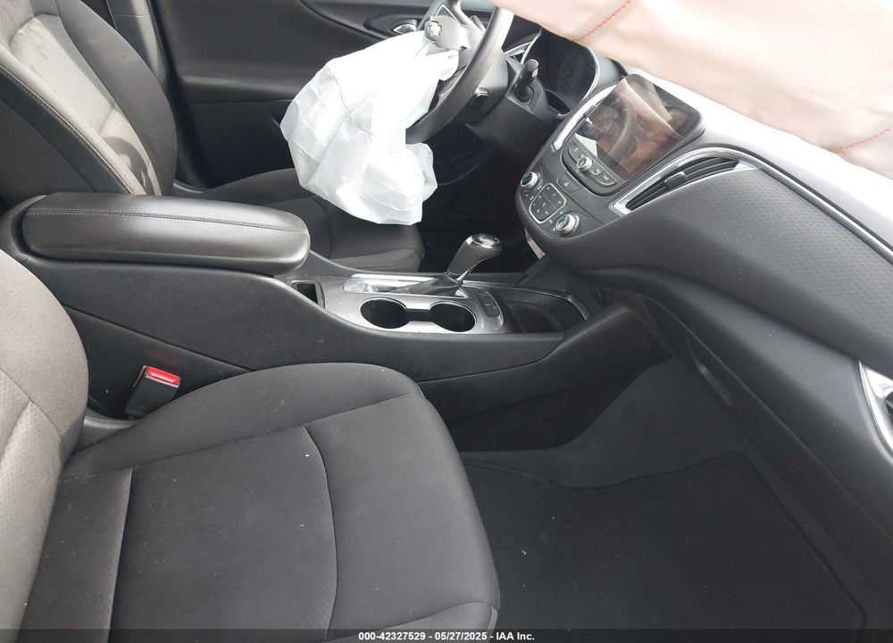 2019 CHEVROLET MALIBU VIN: 1G1ZD5ST4KF136785