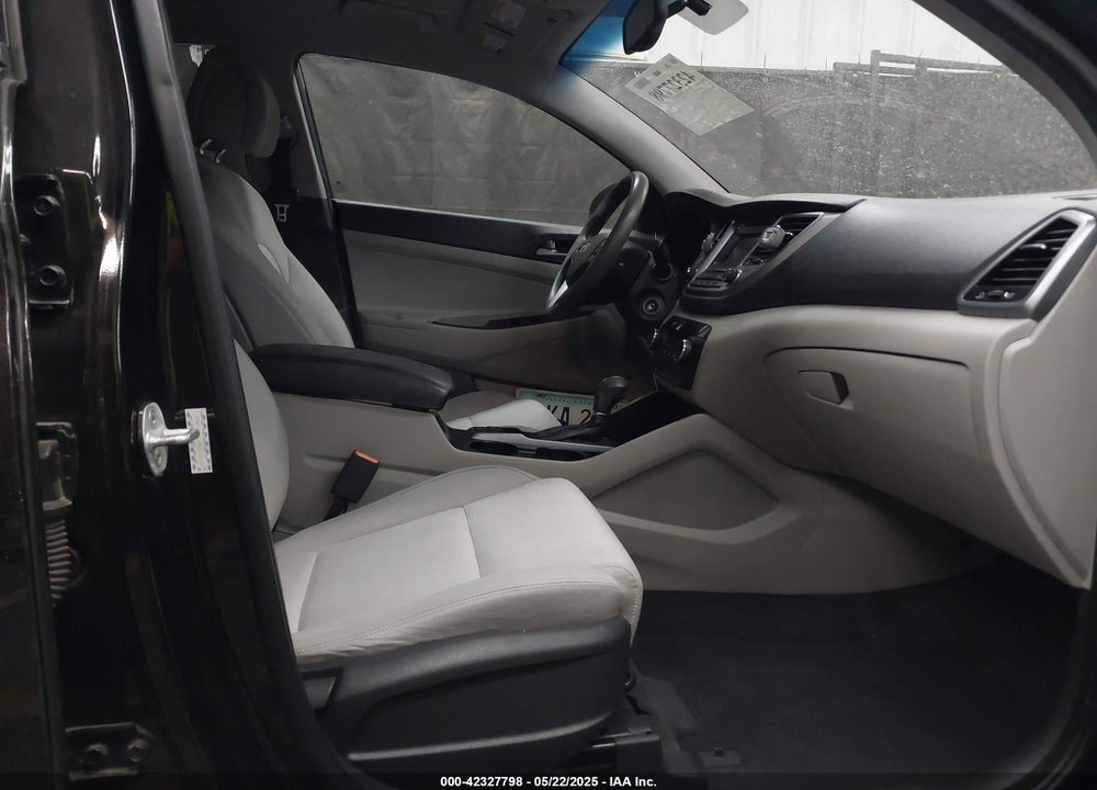 2017 HYUNDAI TUCSON VIN: KM8J33A43HU276073