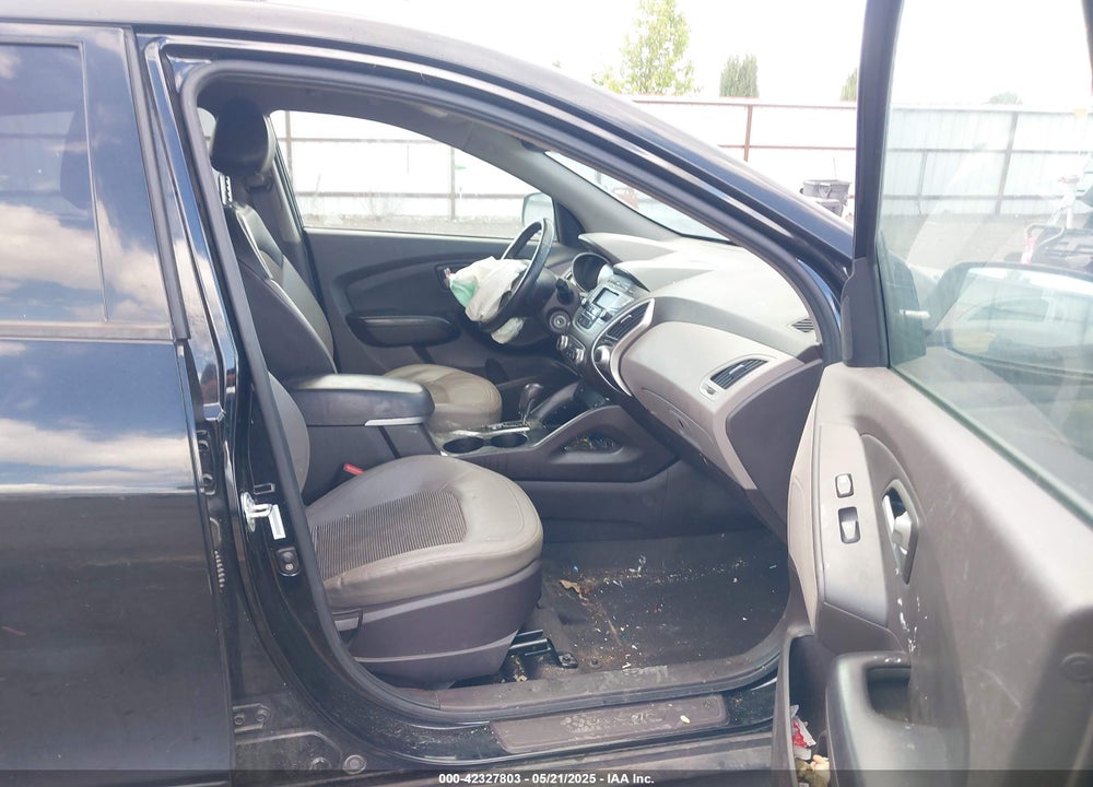 2012 HYUNDAI TUCSON VIN: KM8JUCACXCU465476