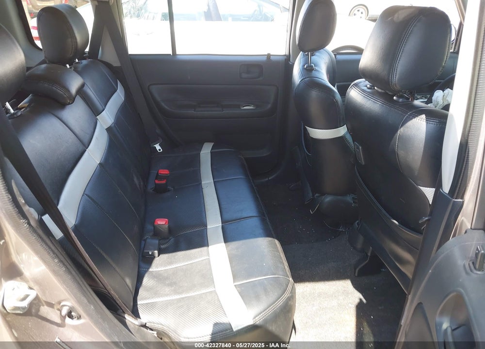 2005 SCION XB VIN: JTLKT324150208000