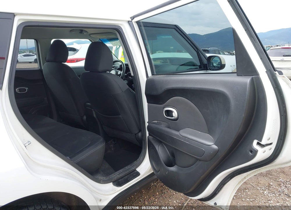 2014 KIA SOUL VIN: KNDJN2A26E7037408