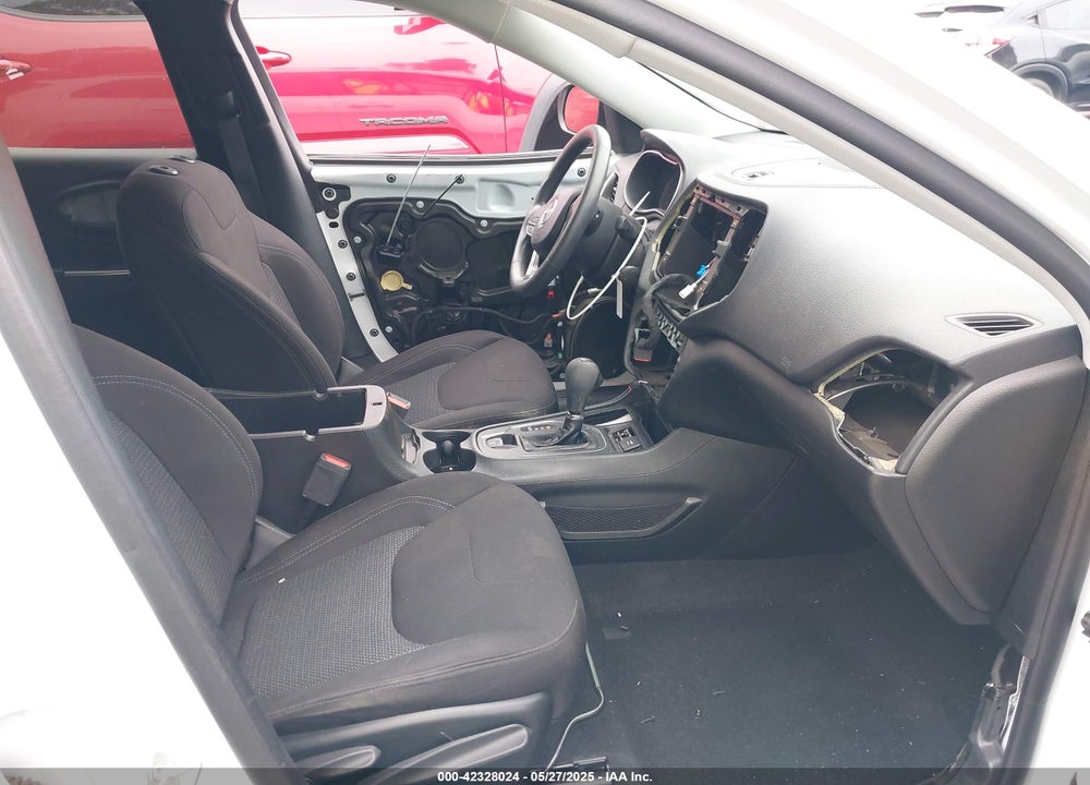 2019 JEEP CHEROKEE LATITUDE FWD VIN: 1C4PJLCX9KD377430