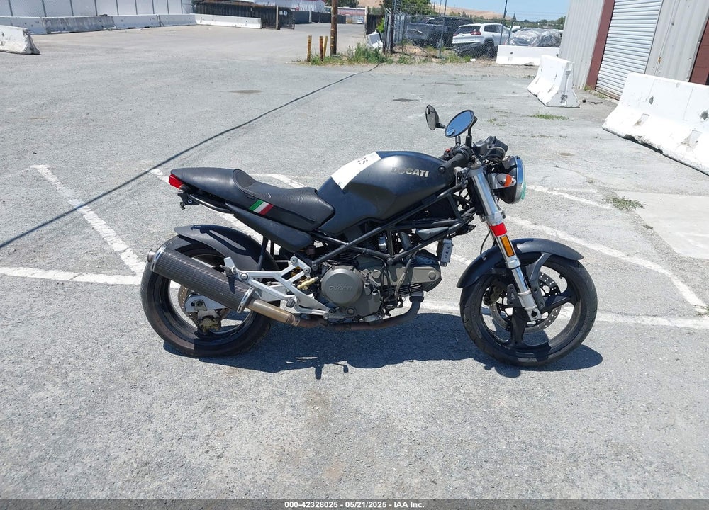 2000 DUCATI M750 VIN: ZDM1RC3L9YB008538