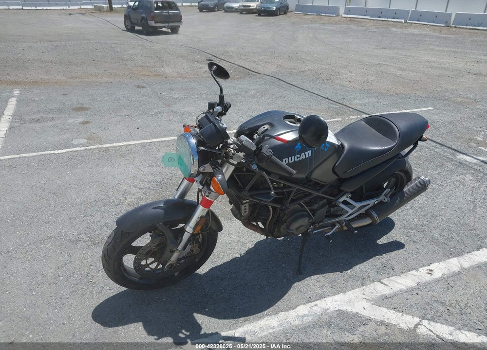 2000 DUCATI M750 VIN: ZDM1RC3L9YB008538