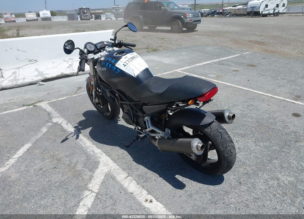 2000 DUCATI M750 VIN: ZDM1RC3L9YB008538