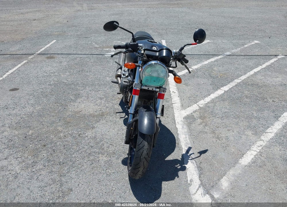 2000 DUCATI M750 VIN: ZDM1RC3L9YB008538