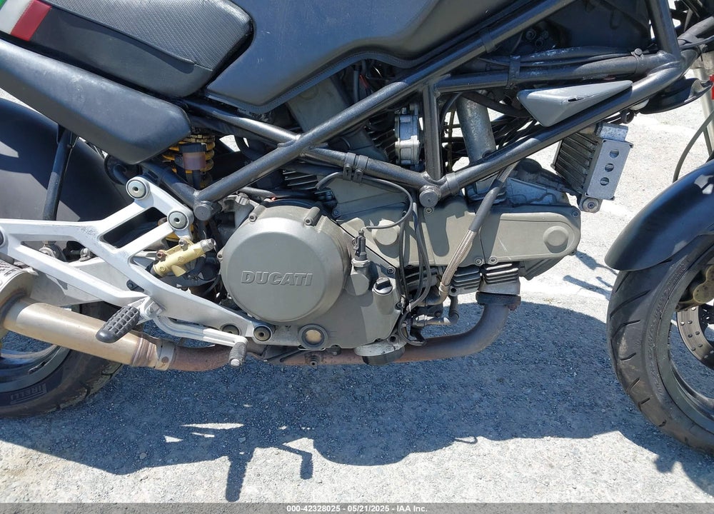 2000 DUCATI M750 VIN: ZDM1RC3L9YB008538