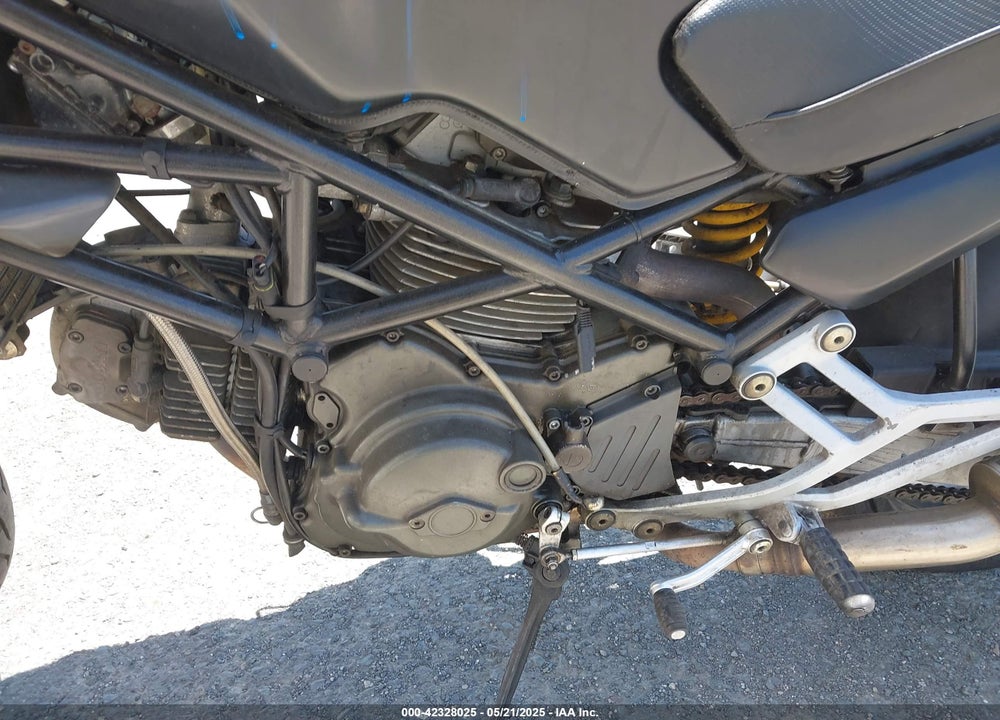 2000 DUCATI M750 VIN: ZDM1RC3L9YB008538