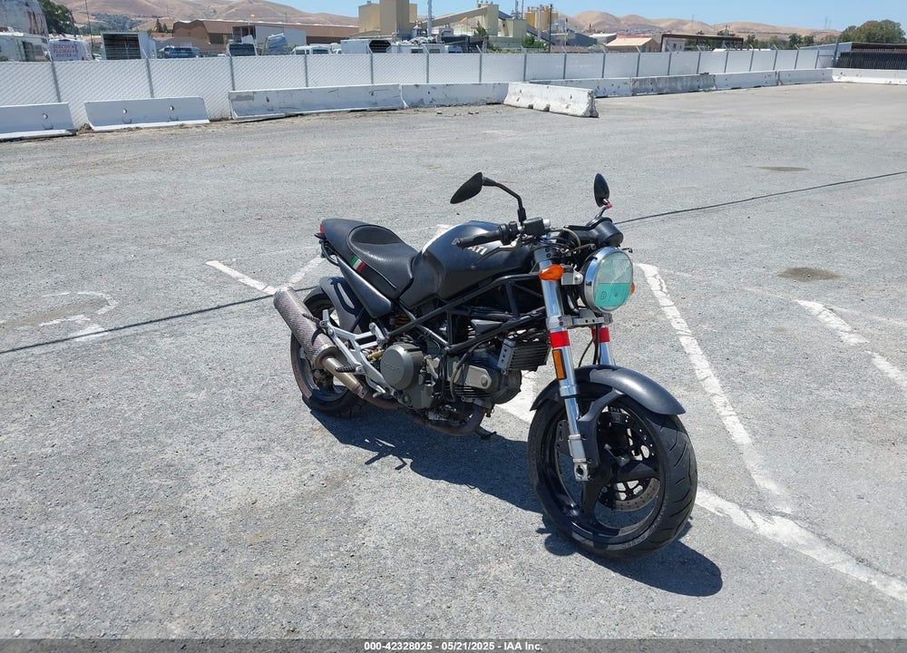 2000 DUCATI M750 VIN: ZDM1RC3L9YB008538