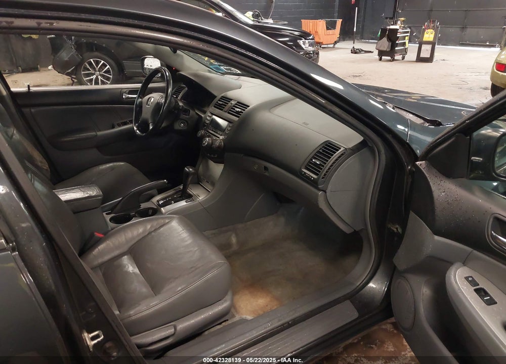 2005 HONDA ACCORD 2.4 EX VIN: 1HGCM568X5A100900