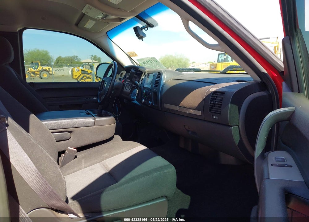 2011 CHEVROLET SILVERADO 1500 LT VIN: 1GCRCSE0XBZ114041
