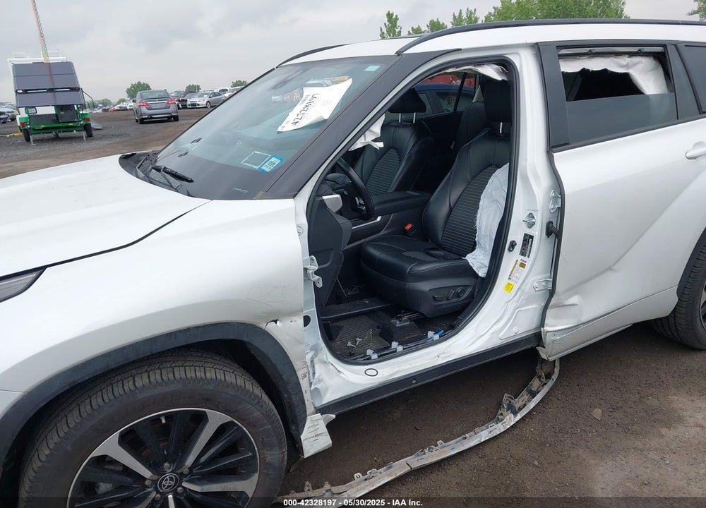 2022 TOYOTA HIGHLANDER XSE VIN: 5TDLZRBH3NS202071