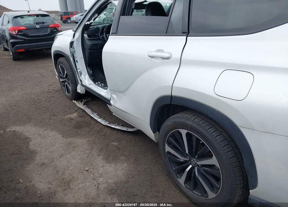 2022 TOYOTA HIGHLANDER XSE VIN: 5TDLZRBH3NS202071