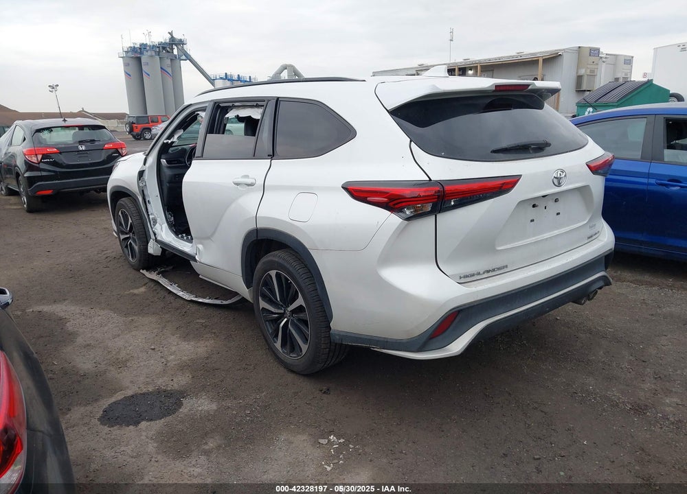 2022 TOYOTA HIGHLANDER XSE VIN: 5TDLZRBH3NS202071