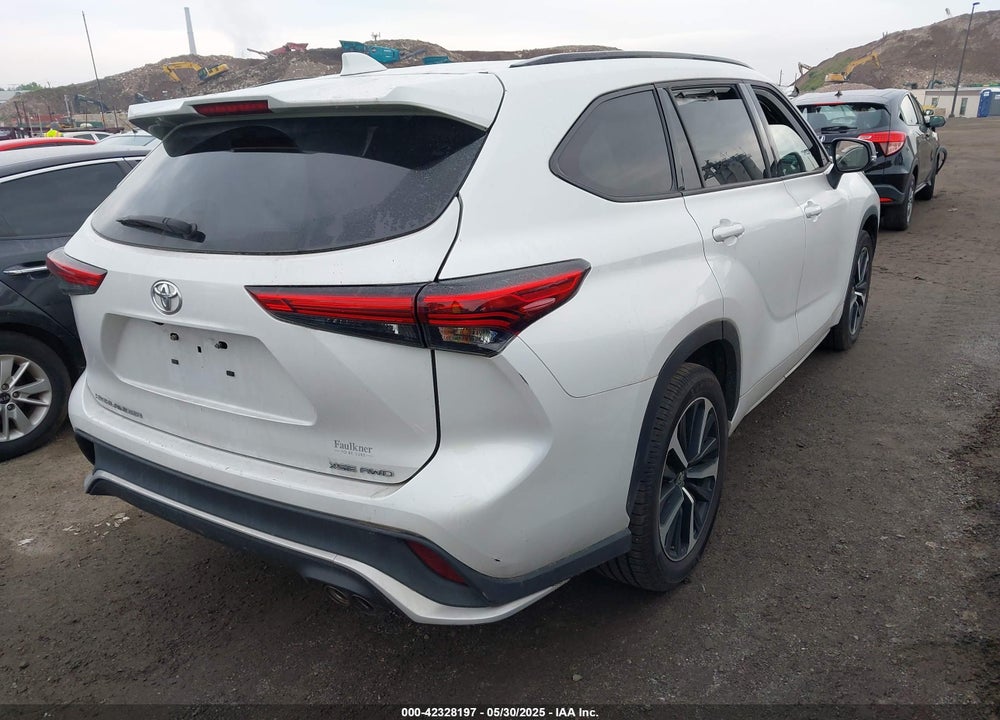 2022 TOYOTA HIGHLANDER XSE VIN: 5TDLZRBH3NS202071