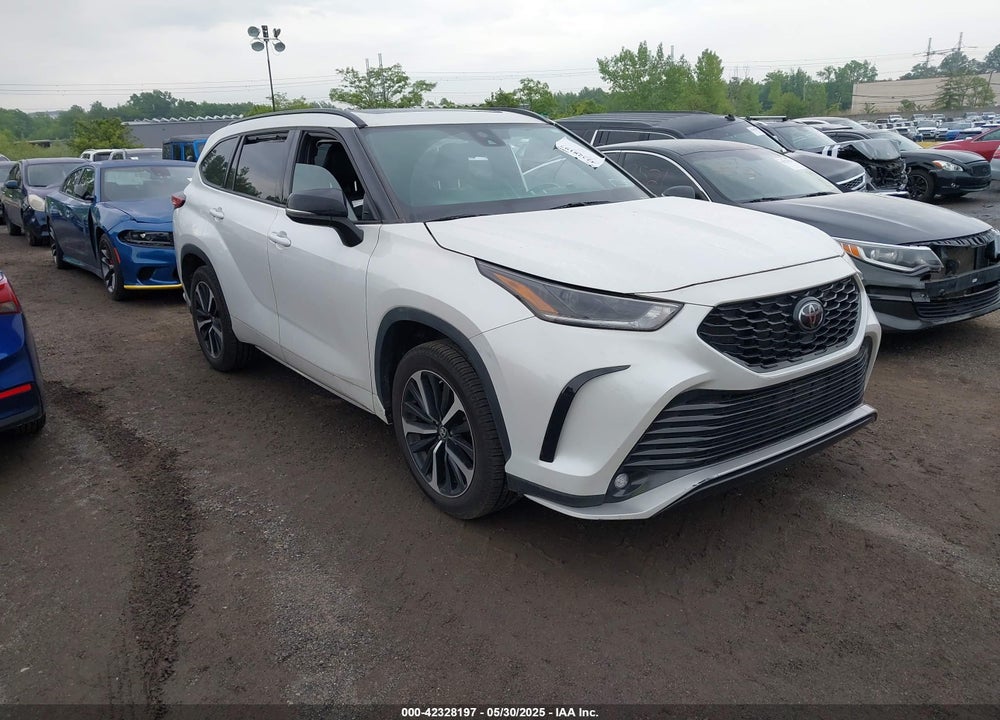 2022 TOYOTA HIGHLANDER XSE VIN: 5TDLZRBH3NS202071