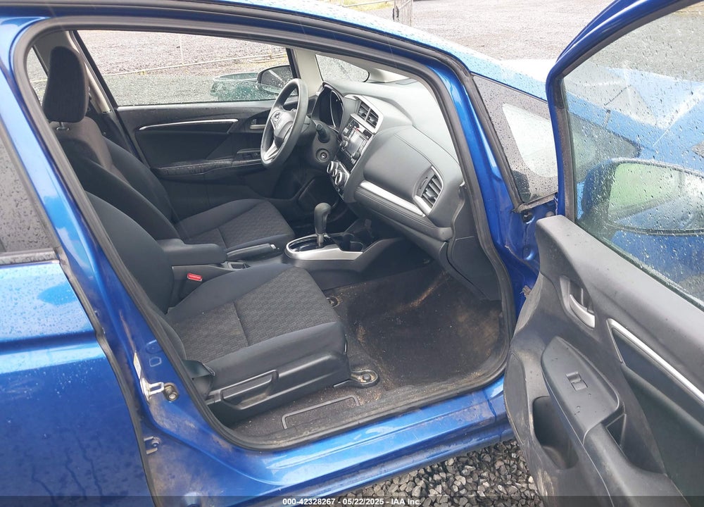 2015 HONDA FIT VIN: 3HGGK5H58FM752414