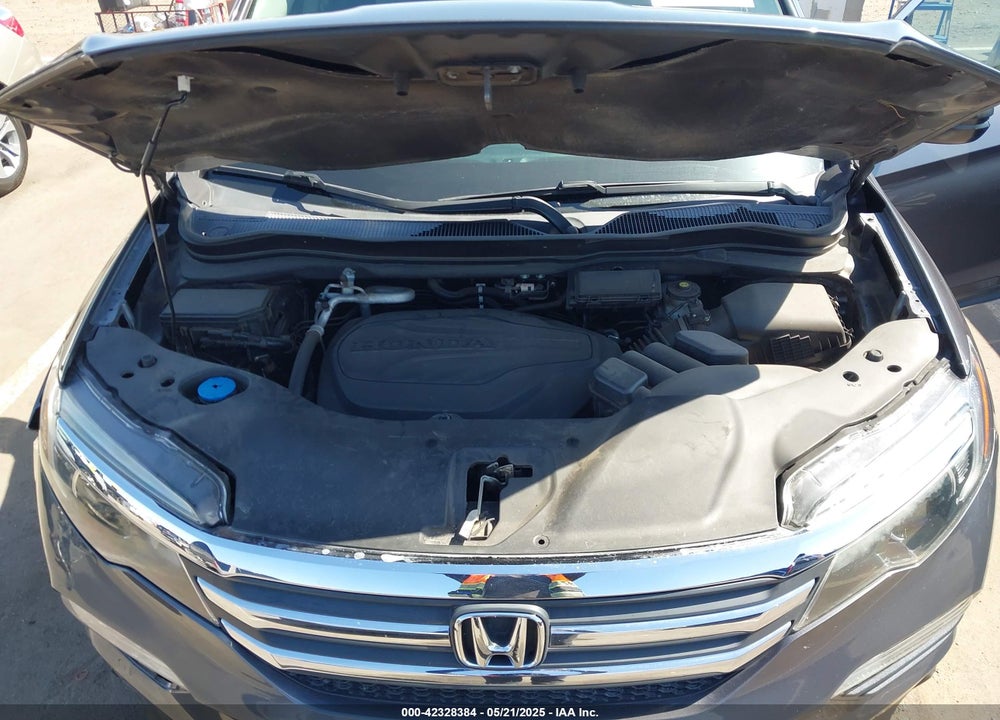 2018 HONDA PILOT VIN: 5FNYF5H10JB020215