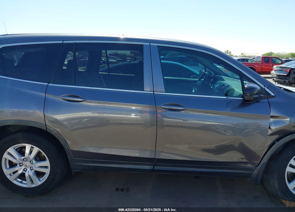 2018 HONDA PILOT VIN: 5FNYF5H10JB020215