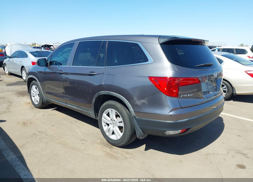 2018 HONDA PILOT VIN: 5FNYF5H10JB020215