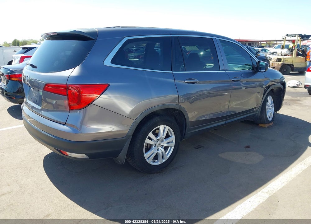 2018 HONDA PILOT VIN: 5FNYF5H10JB020215