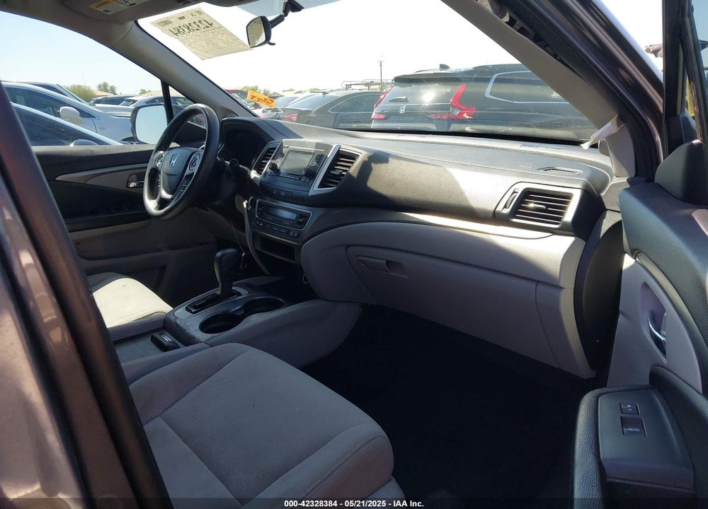 2018 HONDA PILOT VIN: 5FNYF5H10JB020215