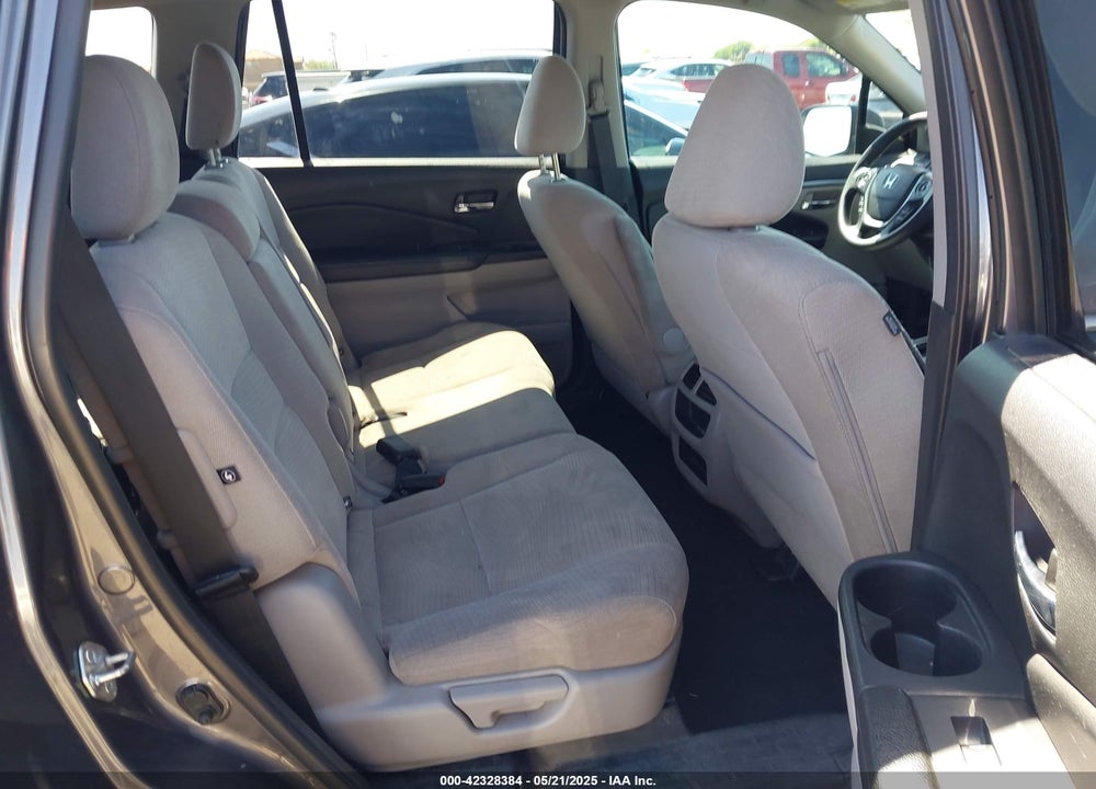 2018 HONDA PILOT VIN: 5FNYF5H10JB020215