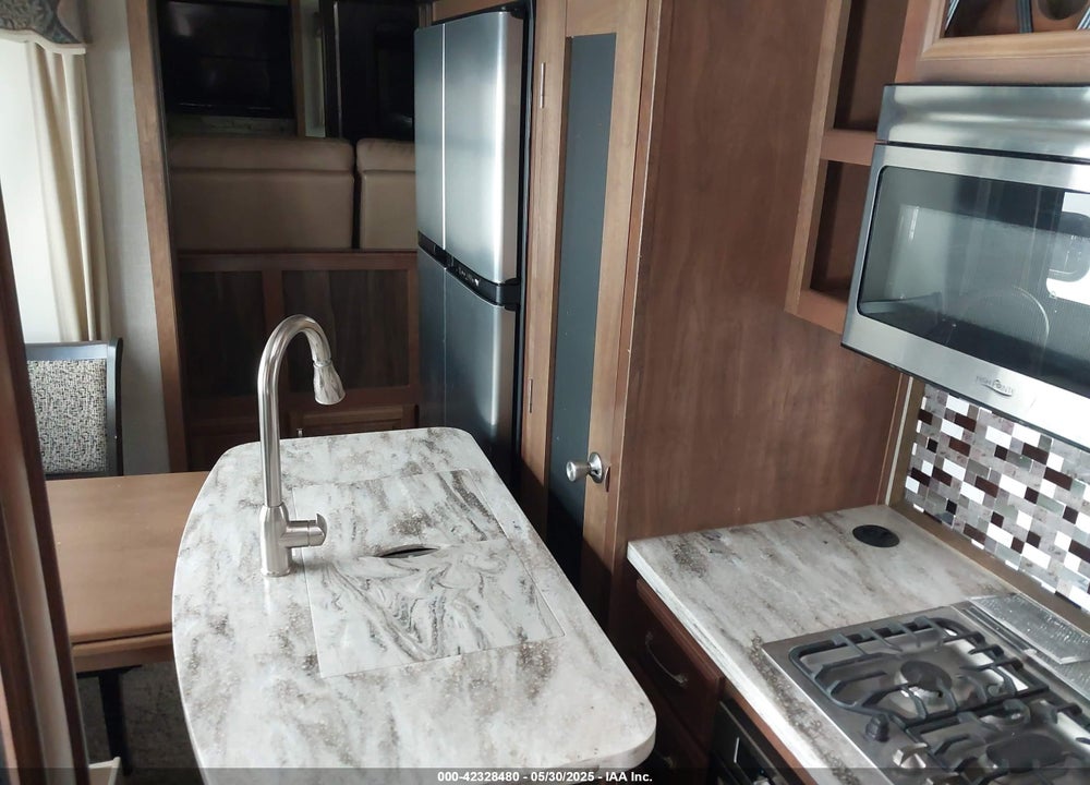 2017 KEYSTONE MONTANA VIN: 4YDF37925H4702749