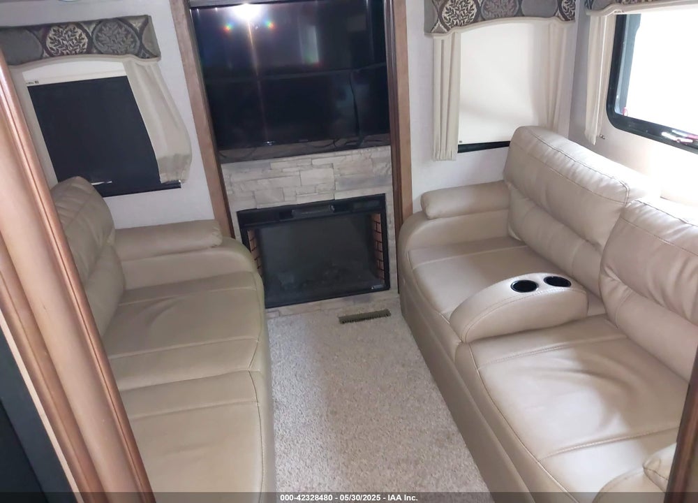2017 KEYSTONE MONTANA VIN: 4YDF37925H4702749