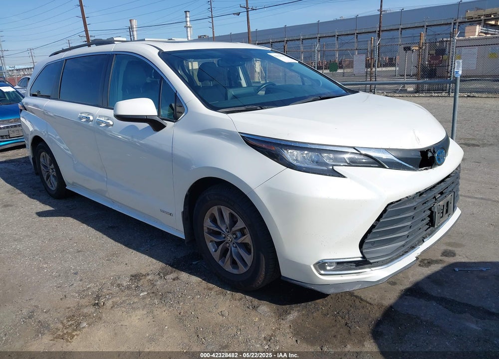 2021 TOYOTA SIENNA XLE VIN: 5TDJRKEC7MS009306