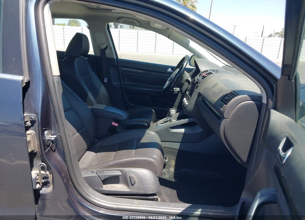 2010 VOLKSWAGEN JETTA VIN: 3VWRZ7AJ1AM054027
