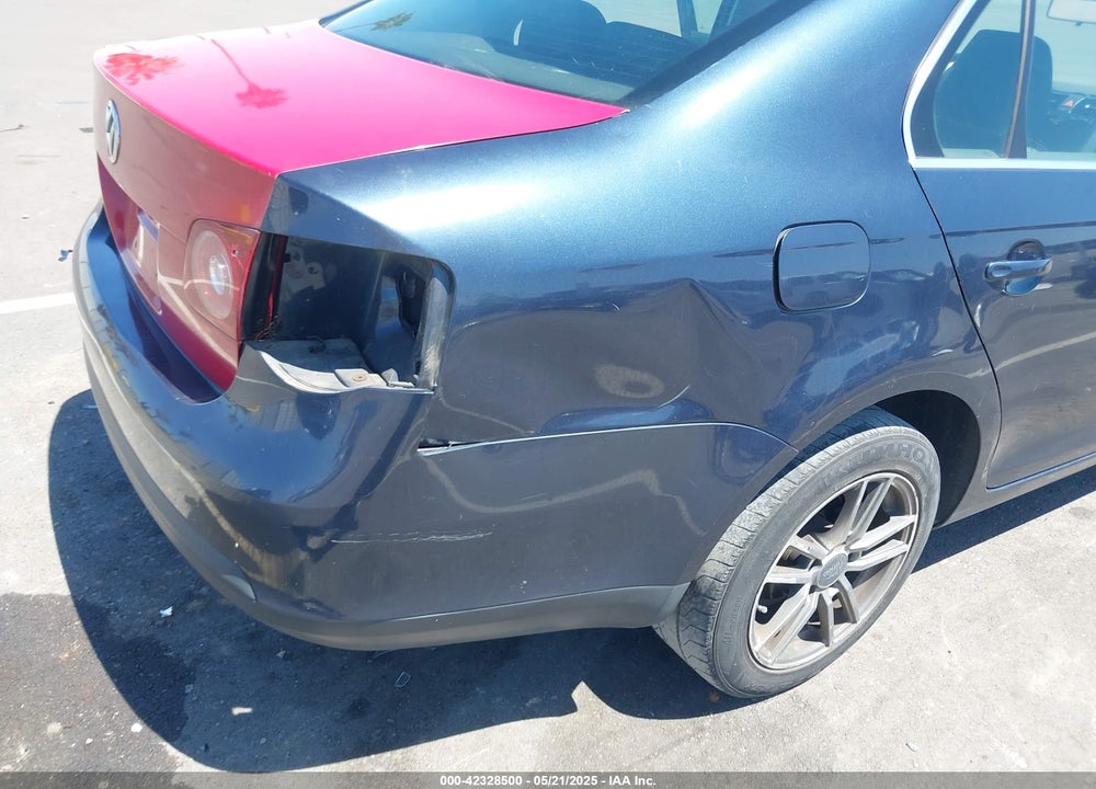 2010 VOLKSWAGEN JETTA VIN: 3VWRZ7AJ1AM054027