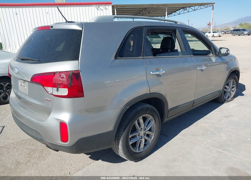 2015 KIA SORENTO LX VIN: 5XYKT4A69FG575503