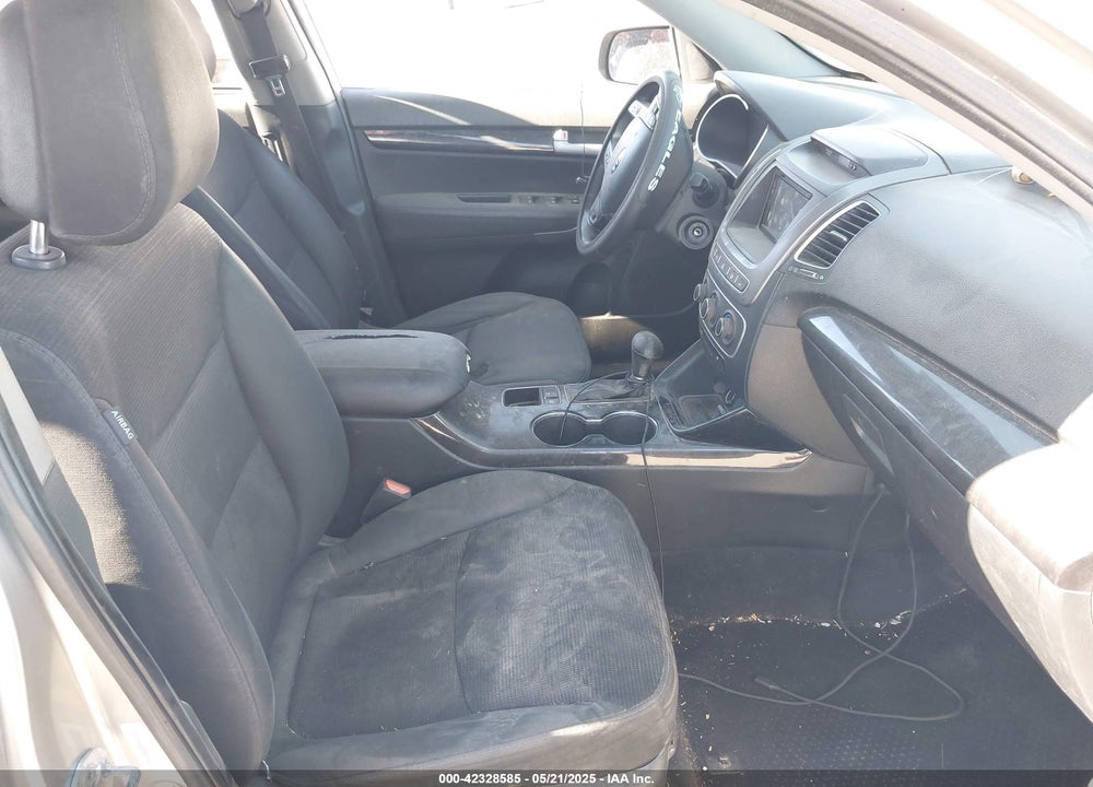 2015 KIA SORENTO LX VIN: 5XYKT4A69FG575503